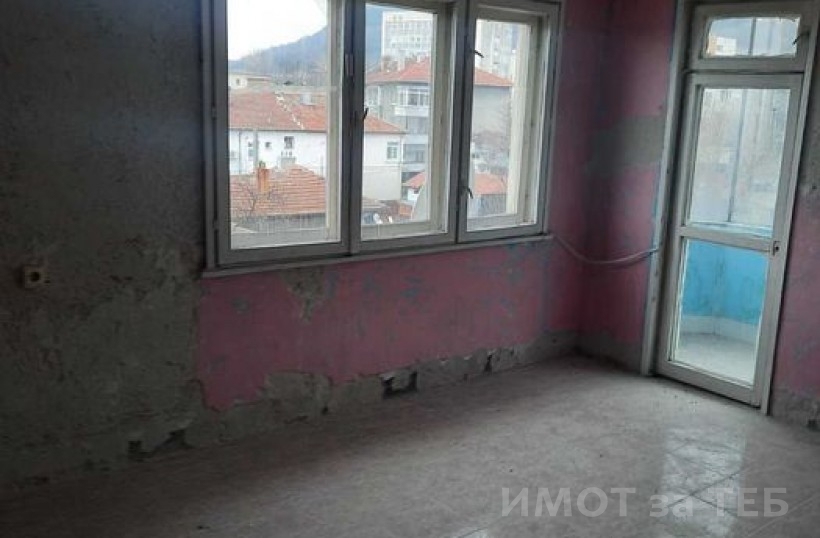 Виж още... - Продава апартамент в Шумен, Добруджански, Шумен, България